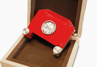 Tenzomat - A precise measuring tool for the control of the saw band tension when a new band is installed.